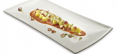 Crema di lenticchie con riccioli di sogliola, pomodorini secchi e noci di macada