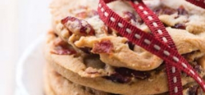 Cookies con cranberries, fiocchi d'avena e cioccolato bianco