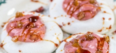 Pavlove monoporzione con crema di fragole e caramello al rabarbaro (natale)