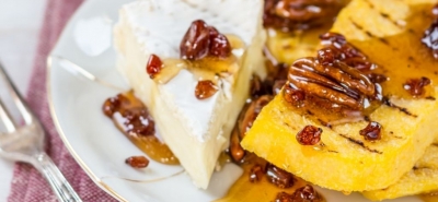 Polenta grigliata, brie e fruttasecca (capodanno)