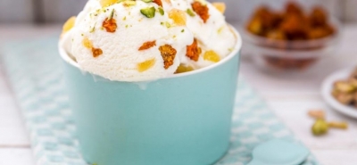 Gelato con golden berries, zenzero e pistacchi