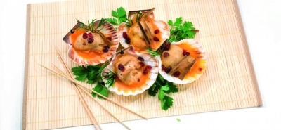 Tempura di capesante con cranberries, crema di zucca e cannella