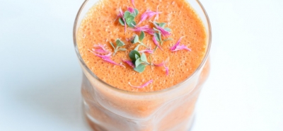 Frullato di prugne rosse e bacche di goji