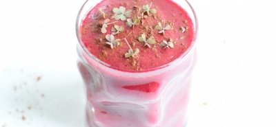 Frullato di ciliegie, spinaci e cacao polvere