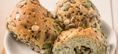 Frutta secca e semi: cinque ricette per pane, crackers e torte