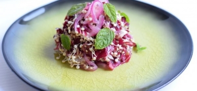 INSALATA CRUDISTA DI QUINOA GERMINATA CON RADICCHIO E CIPOLLA ROSSA