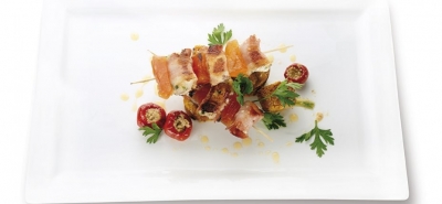 Spiedo di rana pescatrice al bacon con papaya