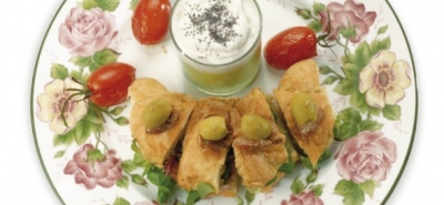 Cappuccio di zucchine e croissant salato con prosciutto crudo e fichi