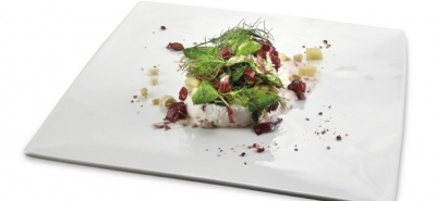 Insalatina di valeriana, radicchi precoci e mele, con mirtilli rossi e goat chee