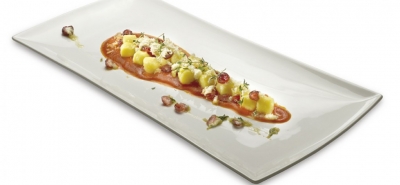 Gnocchetti di patate, timo, mirtilli rossi e polpa di granchio su vellutata di p