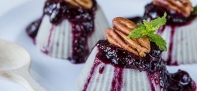 Tortini di yogurt e noci pecan ai frutti rossi