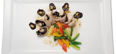 Lombetto di coniglio farcito alle prugne con giardinetto di verdure al burro di 