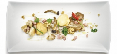 Provola affumicata con pleurotus, pioppini e salsa di noci