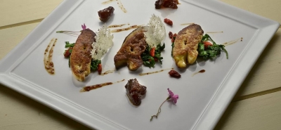 Rucola amara con goji berries, Foie Gras e fichi caramellati