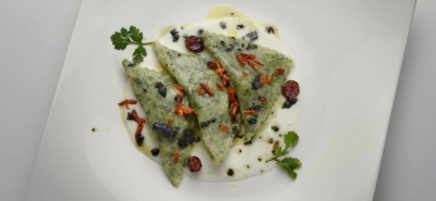 Sgonfiotti alla menta agrumata con goji berry, baccalà al latte, cranberry inter