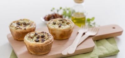 Mini quiche di caprino, basilico fresco e rabarbaro